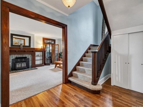 2 Watkins Ave, Middletown NY  10940-4719 exterior