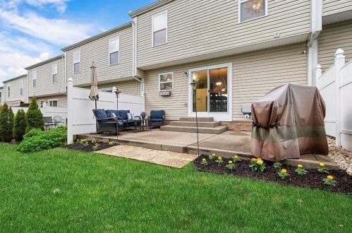 1232 Gneiss Dr, Mc Donald PA  15057-3561 exterior