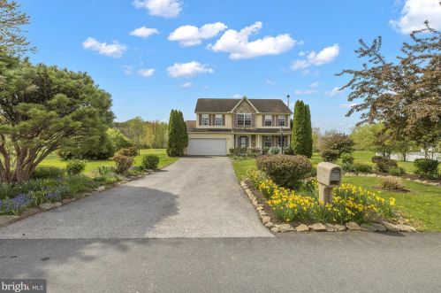37 Summit Dr, Littlestown, PA 17340-9178