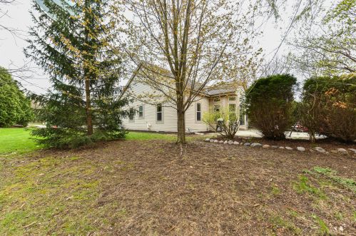 1730 Hunter Rd, Waukesha WI  53189-8233 exterior