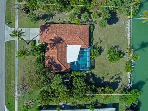 911 Scott Dr, Marco Island, FL 34145-5981
