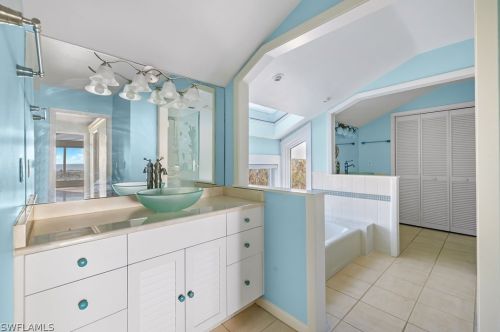 1320 Seaspray Ln, Sanibel FL  33957-2619 exterior