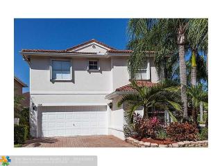 1105 Oysterwood St, Hollywood FL  33019-4846 exterior