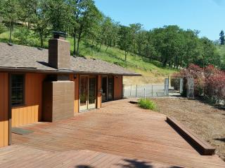 120 Oakview Dr, Roseburg, OR 97471-9597
