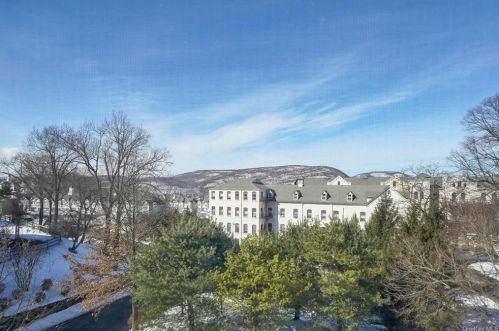 122 Northview Ct, Peekskill NY  10566-4439 exterior