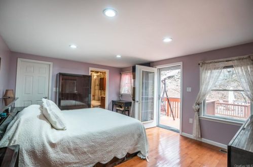 31 Brookside Ave, Tompkins Corners NY  10579-1306 exterior