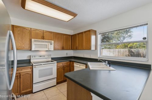 222 Summers Creek Dr, Merritt Island FL  32952-2684 exterior