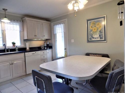 282 Hayden Sta Rd, Windsor CT 06095-1407 exterior