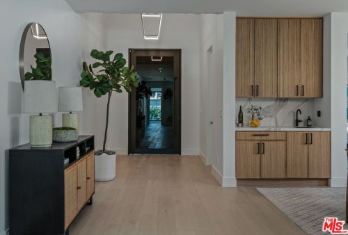 12600 Emelita St, North Hollywood CA  91607-1017 exterior