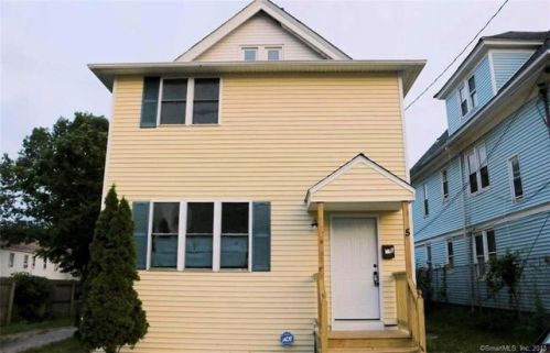5 Yarrington Ct, Bridgeport, CT 06607-1828