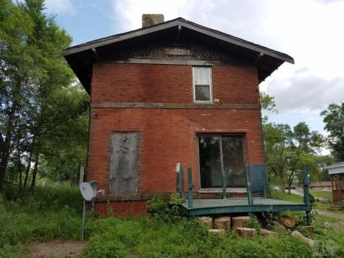 205 2nd St, Garfield, IA 52574-8730