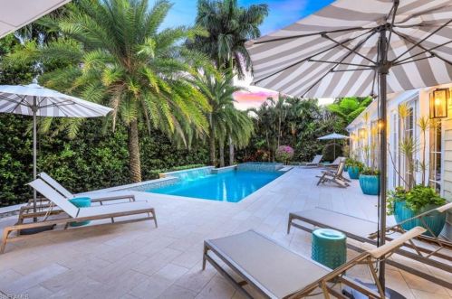 154 4th Ave, Naples, FL 34102-8422