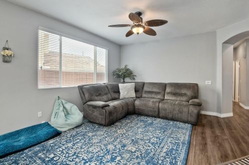 33551 Maplewood Ct, Temecula CA  92592-1832 exterior