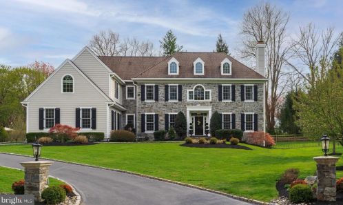 466 Black Swan Ln, Berwyn PA  19312-1908 exterior