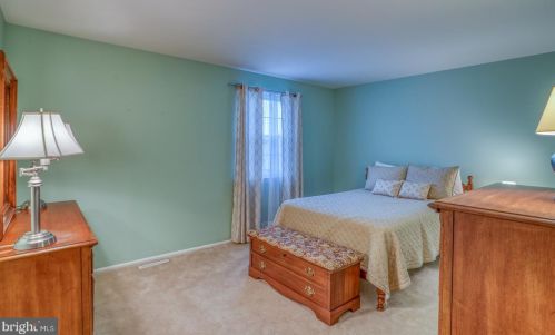 42 Saratoga Dr, New Castle DE  19720-4232 exterior