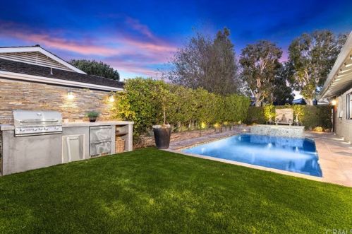 2050 Shipway Ln, Newport Beach CA  92660-4336 exterior