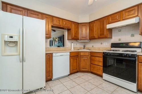 90 Rita Ln, Jackson Twp NJ  08527-2367 exterior