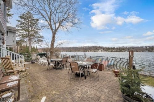 16 Maple Pkwy, Sparta NJ  07871-2011 exterior