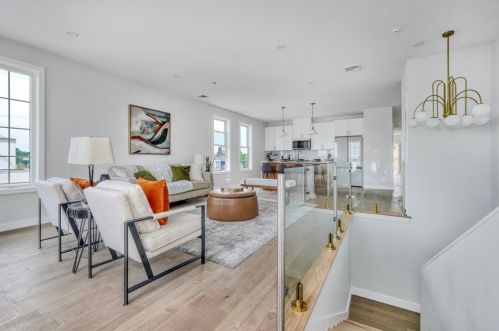 439 Chelsea St, Boston MA exterior