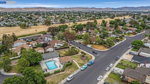 1553 Buttercup Ct, Livermore CA  94551-6718 exterior