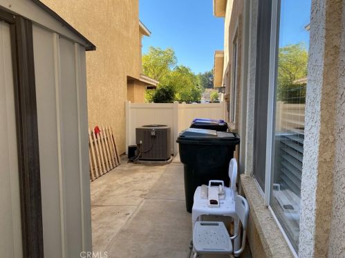 30422 Daisy Ct, Santa Clarita CA  91384-3779 exterior