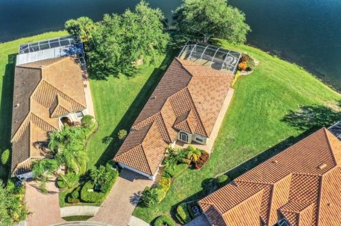 5500 Freeport Ln, Naples, FL 34119-9518