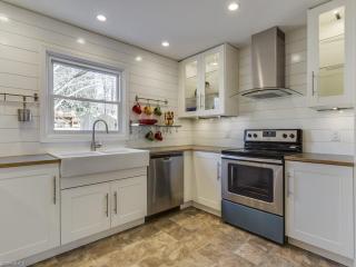 5024 Timbrook Ln, Winston Salem, NC 27103-6016