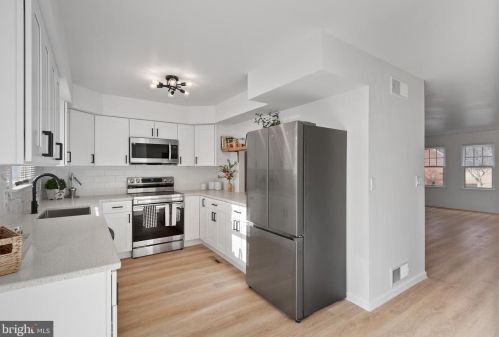 6027 Meade Ct, Harrisburg PA  17112-8546 exterior