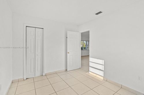 6529 21 St, Hollywood FL 33023-2807 exterior