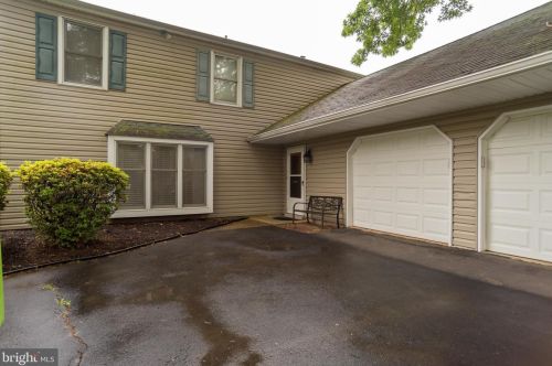 27 Joshua Dr, Southampton, PA 18954-1032