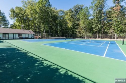 3710 Mark Twain Way, Mahwah NJ  07430-3477 exterior