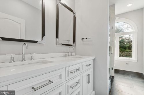 209 River Bend Rd, Great Falls VA  22066-4141 exterior