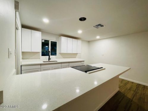 5658 37th Dr, Phoenix AZ  85019-2102 exterior