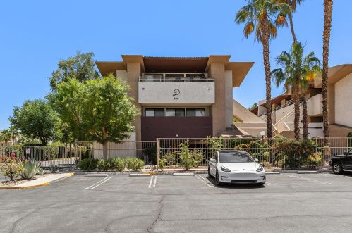 467 Calle El Segundo, Palm Springs, CA 92262-7536