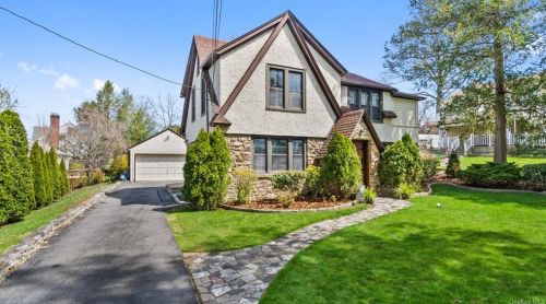 41 Roosevelt Dr, Valhalla, NY 10595-2035