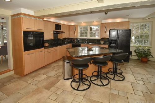 38 Eastwood Rd, Bristol, CT 06010-2374