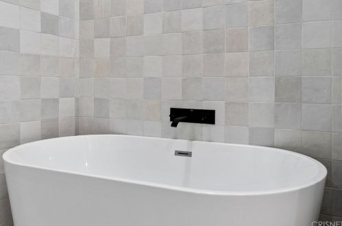 12432 La Maida St, North Hollywood CA  91607-3507 exterior