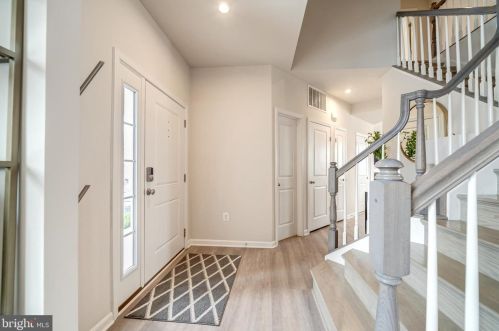 15633 Merrily Way, Woodbridge VA  22193-1097 exterior