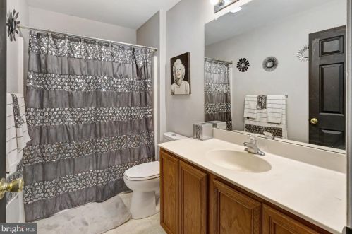 515 Florence Fields Ln, New Castle DE  19720-8752 exterior