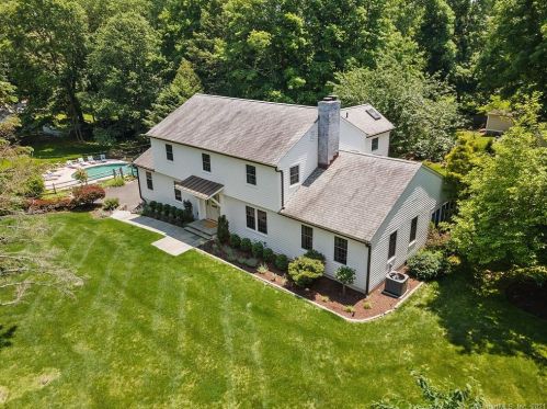 12 Falmouth Rd, Stamford CT  06903-2312 exterior