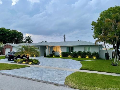 425 3rd Pl, Dania Beach FL  33004-2711 exterior