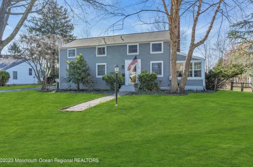 40 Mount Dr, West Long Branch, NJ 07764-1772