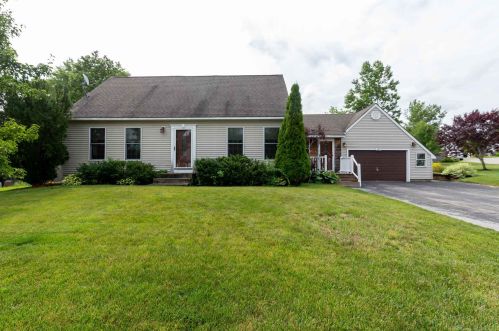 28 Seminole Dr, Nashua, NH 03063-3541