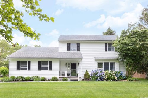 129 Gregory Way, Baiting Hollow, NY 11933-1138