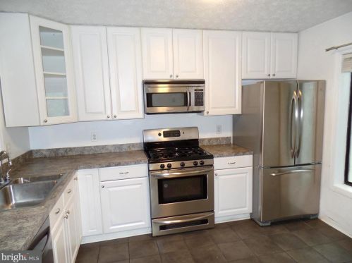 2224 Hunters Run Dr, Herndon, VA 20191-2829
