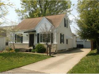 1762 Coventry St, Akron, OH 44301-3203