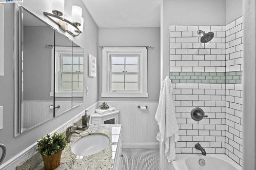 2001 57 Ave, Oakland CA 94605-1015 exterior