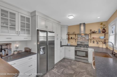 50 Ocean Ave, Monmouth Hills NJ  07732-1410 exterior