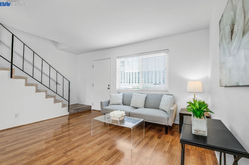 260 Sunset Blvd, Hayward, CA 94541-3884