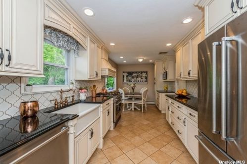 37 Kivy St, Huntington Station NY  11746-2044 exterior